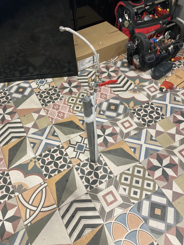 Création d'un point d'eau dans une boutique situé sur la commune de Toulon 83100 dans le Var