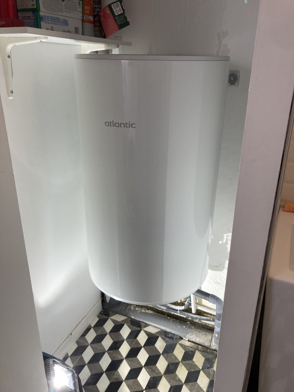 Chauffe-eau vertical mural 100L Zénéo marque Atlantic 